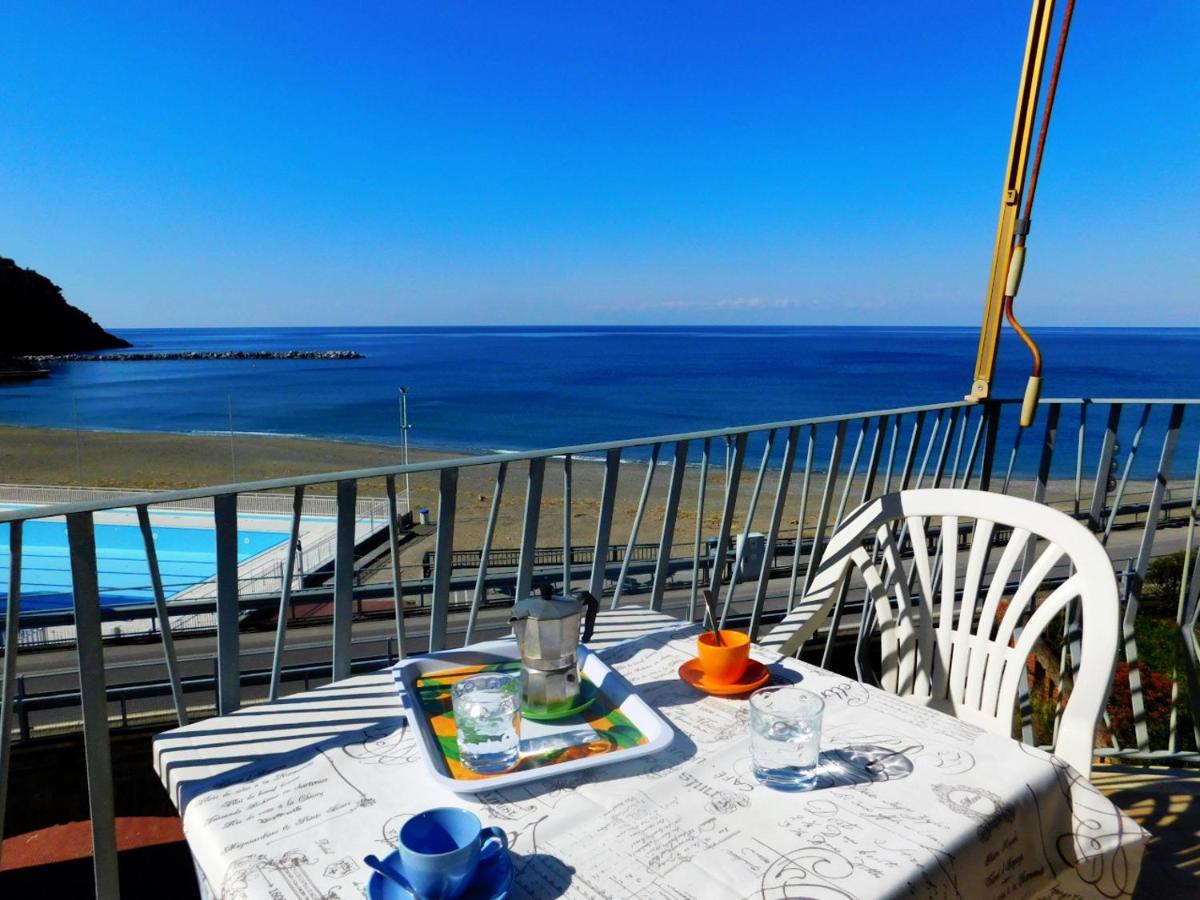 Trilocale Con Meravigliosa Vista Mare, 레반토 외부 사진