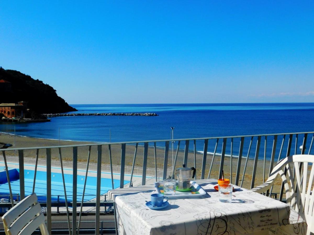 Trilocale Con Meravigliosa Vista Mare, 레반토 외부 사진