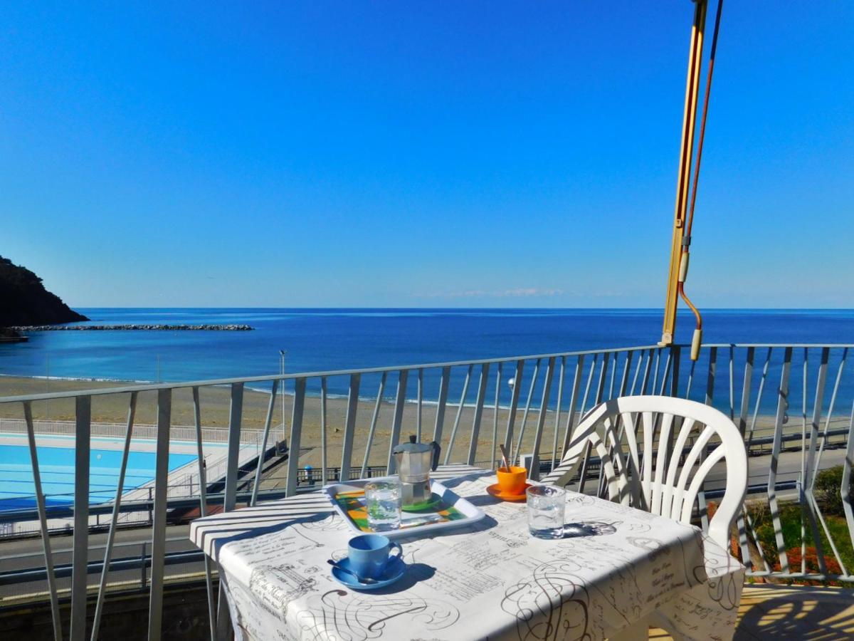 Trilocale Con Meravigliosa Vista Mare, 레반토 외부 사진